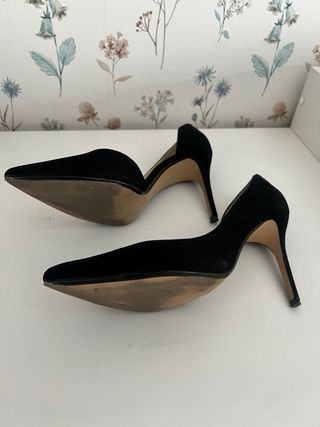 Zapatos de tacón de ante negro