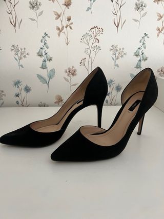 Zapatos de tacón de ante negro