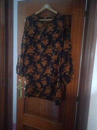 Vestido estampado floral negro y naranja
