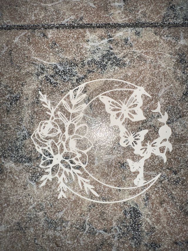 Decoración pared luna mariposas flores