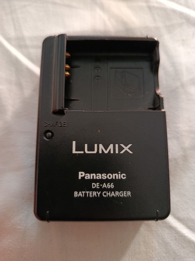 Cargador Panasonic Lumix DE-A66
