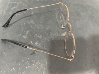 Gafas de vista doradas