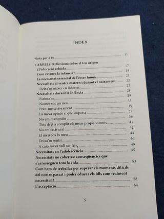 Guia per a mares i pares que no són perfectes i criatures que no han de ser-ho (Educació i Família) (Catalan Edition)