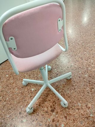 Silla elevable infantil rosa y blanca