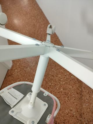 Silla elevable infantil rosa y blanca