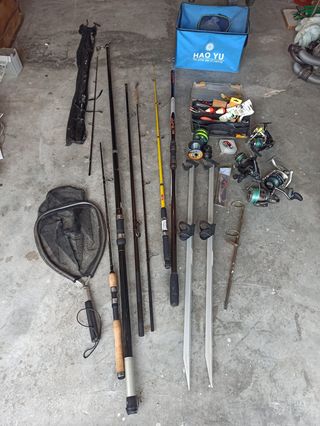 Lote material pesca: cañas, carretes, red