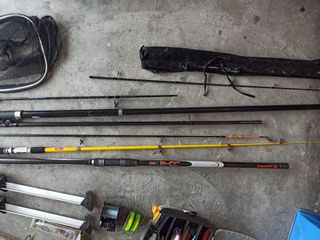 Lote material pesca: cañas, carretes, red