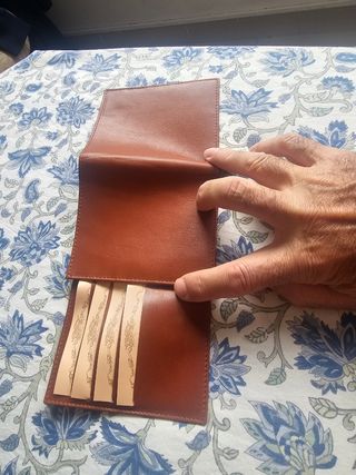 Cartera de piel nueva