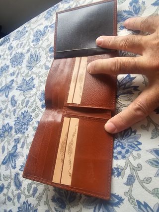 Cartera de piel nueva