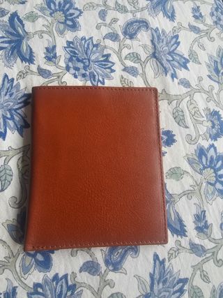 Cartera de piel nueva