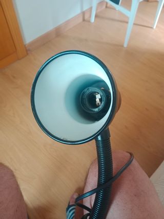 Lámpara flexo negra de plástico