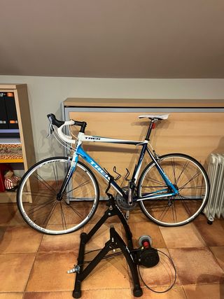 Bicicleta Trek M-L y Rodillo Bkool