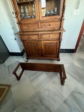 Aparador rústico de madera y cristal. dos piezas