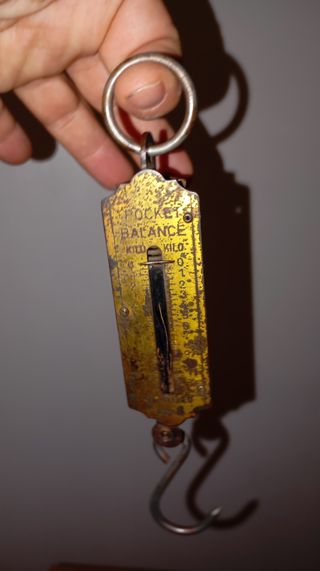 Balanza de muelle antigua.