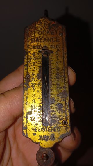 Balanza de muelle antigua.