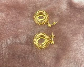 Pendientes chapados en oro
cierre a presión.