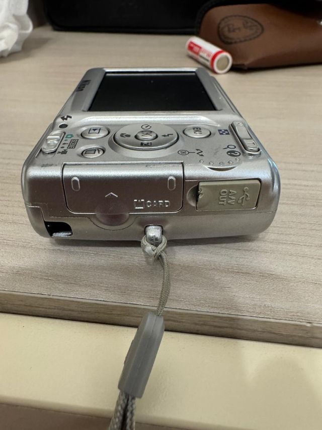 Macchina fotografica Nikon COOLPIX 7.1 Megapixel