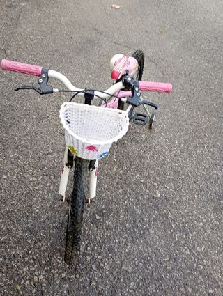 Bicicleta niña rosa con canasta 