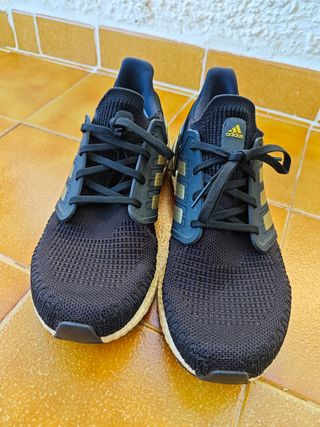 Adidas Ultraboost Negro y Dorado