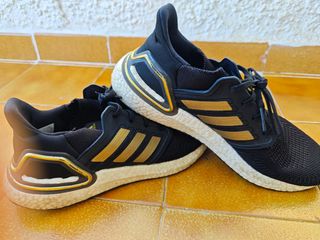 Adidas Ultraboost Negro y Dorado