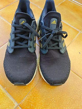 Adidas Ultraboost Negro y Dorado