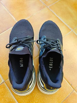 Adidas Ultraboost Negro y Dorado
