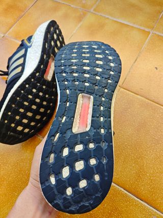 Adidas Ultraboost Negro y Dorado