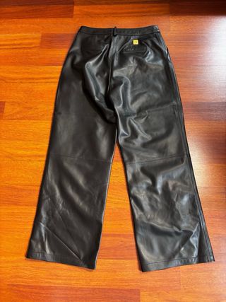 Traje Schiaparelli Piel Negra Botones Joya Dorados