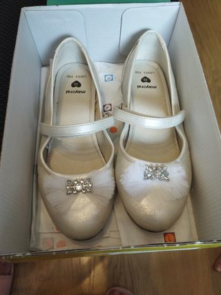 Merceditas Mayoral Talla 32 Doradas y Blancas