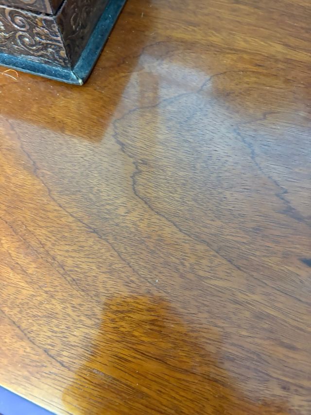 Cómoda de madera  Armario grande  2 mesitas