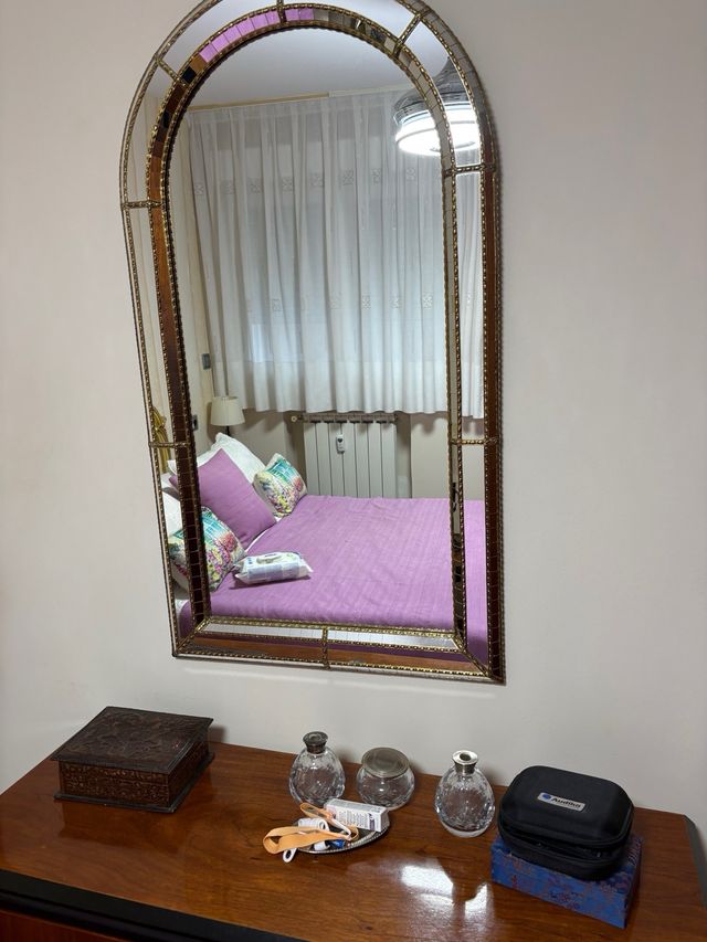 Cómoda de madera  Armario grande  2 mesitas