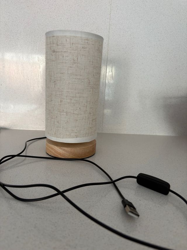 Lámpara de mesa cilíndrica