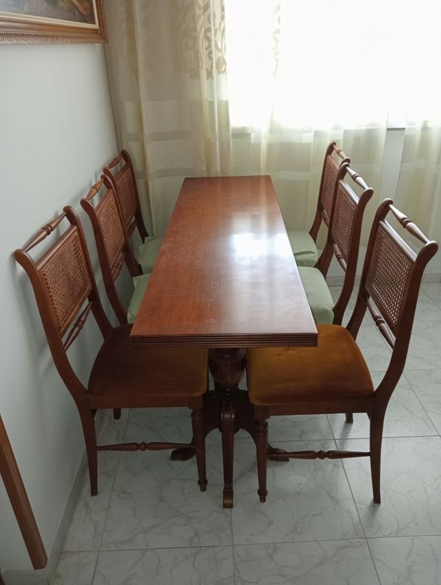 Mesa de comedor con 6 sillas