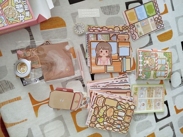 Libro de autorecortables: Small mochi's quiet book