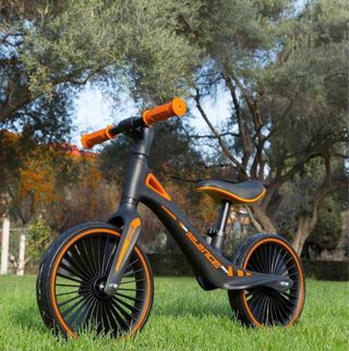 Bicicleta sin pedales. Nueva. Marca: Feber