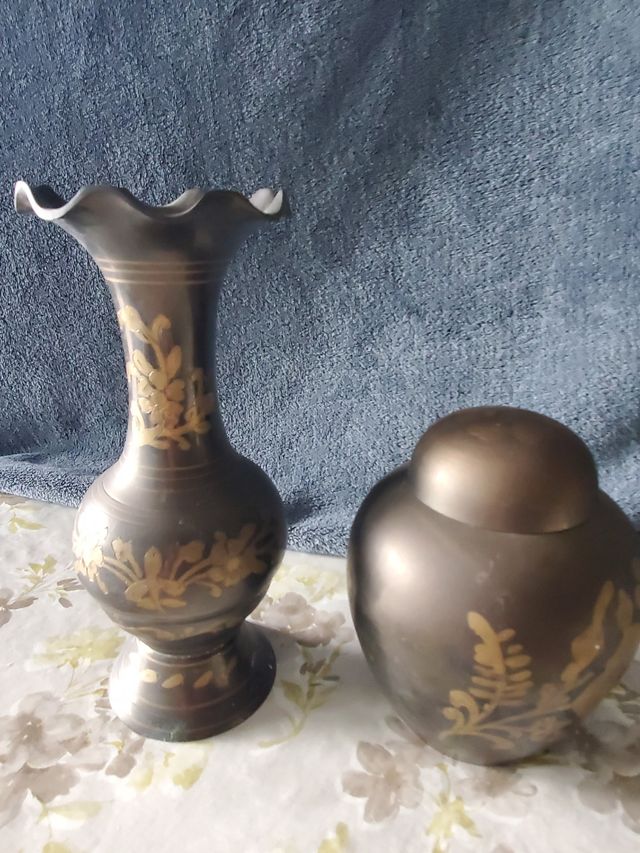 Jarró latón negro y dorado