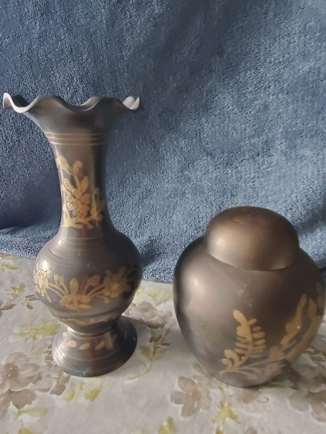 Jarró latón negro y dorado