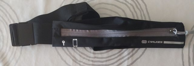 Riñonera deportiva negra