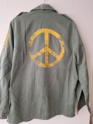 Chaqueta militar verde caqui oversize paz