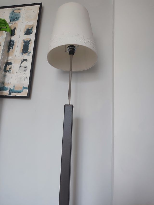 Lámpara de pie tela blanca con bordado