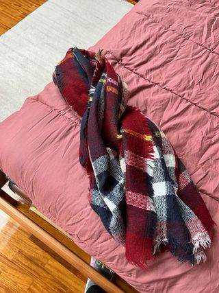 Manta Zara Cuadros Roja y Azul