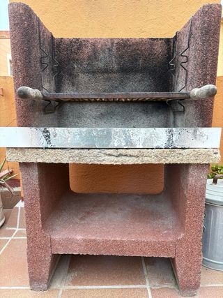 Barbacoa de piedra y metal