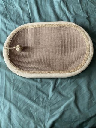 Rascador para gatos con bola