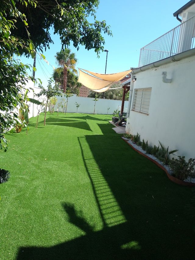 Instalación césped artificial exterior