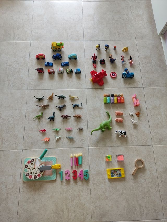 Lote figuras y juguetes +60