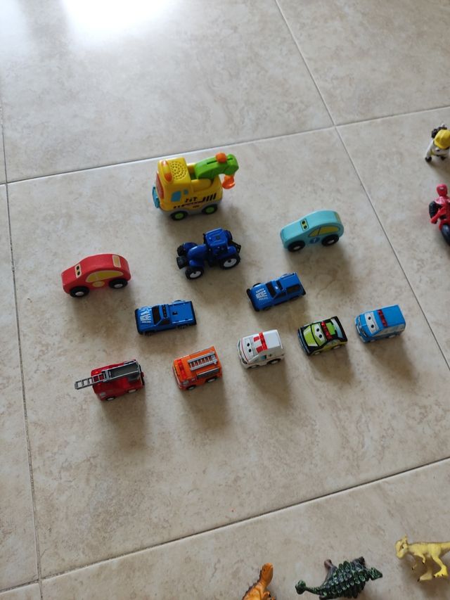 Lote figuras y juguetes +60