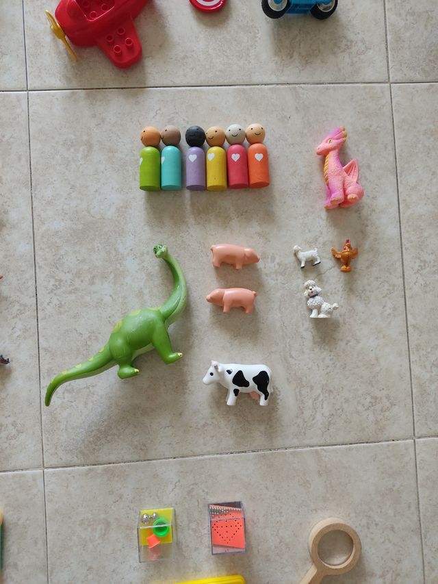 Lote figuras y juguetes +60