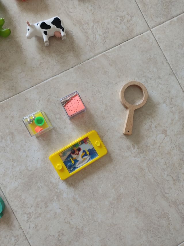 Lote figuras y juguetes +60