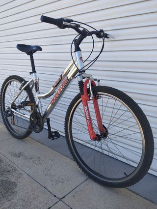Bici de MTB de chica ALTURAS HASTA 1'75cm.