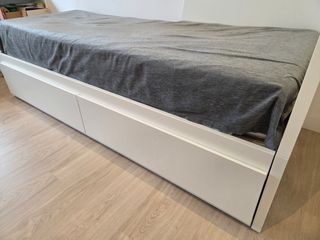 Cama Diván IKEA Flekke con colchones originales